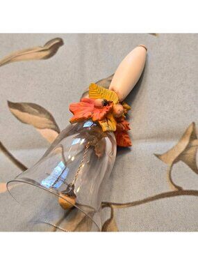 Avon 1988 Full Lead Crystal Bell With Autumn Leaves & Acorn Design JH8013
